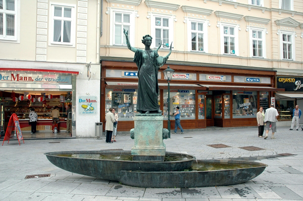 wn_634.jpg [292509 bytes]